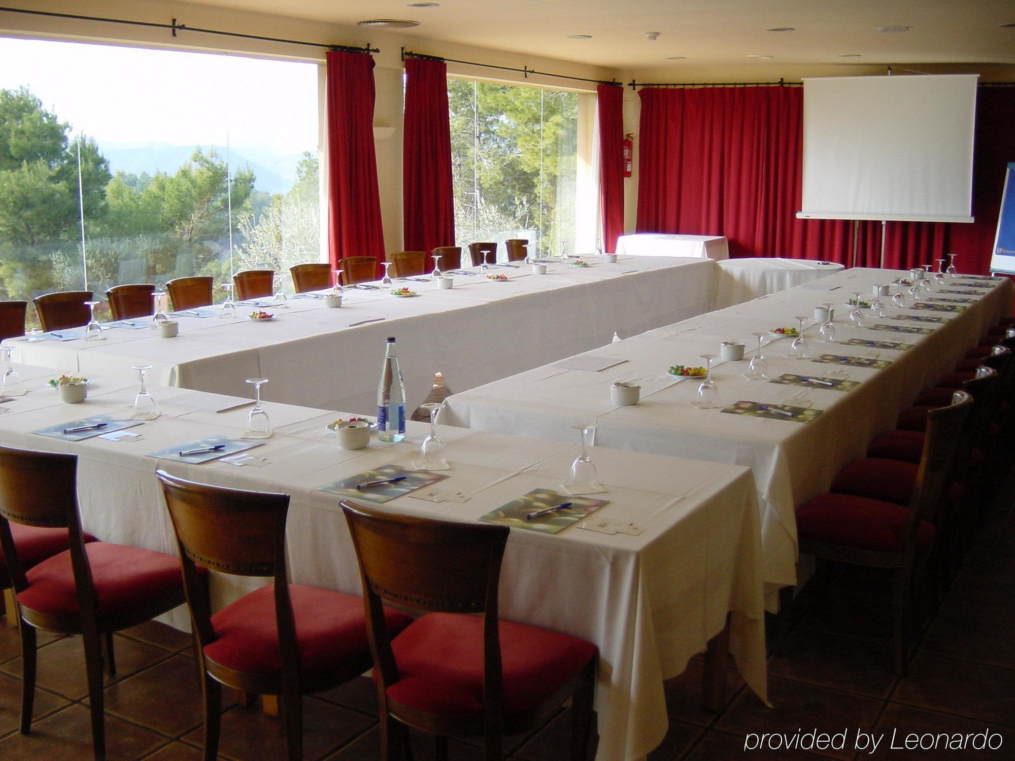 Hotel Golf Can Rafel Corbera de Llobregat Зручності фото